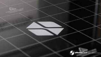 Focus composant : le plateau de la Strateo3D DUAL600 Série 2, fondation de la précision industrielle