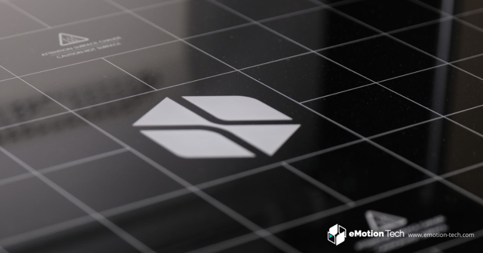 Focus composant : le plateau de la Strateo3D DUAL600 Série 2, fondation de la précision industrielle